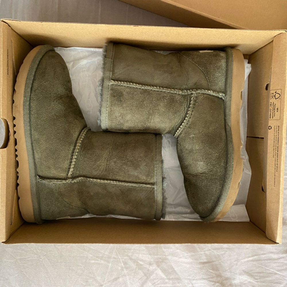 UGG Boots Kids Size 2